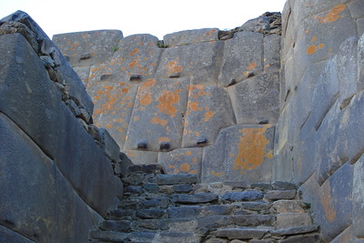 the Incas built huge stone walls without mortar