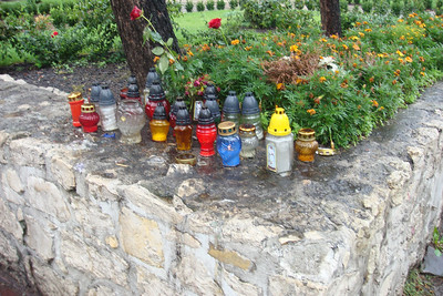 people still leave candles outside the residence
