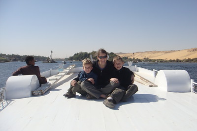 we hopped off the felucca and onto a motor boat to go up the Nile