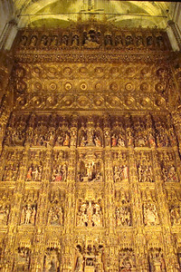 and we thought the screen behind the altar in Toledo was huge