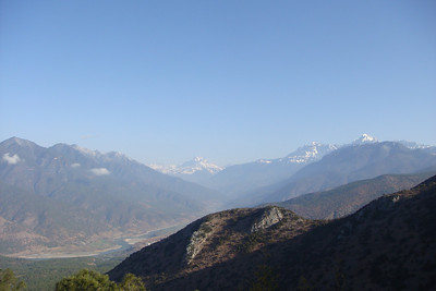 the gorge goes through the Jade Dragon and the Haba Snow mountains