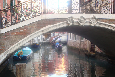 lots of gondolas and bridges