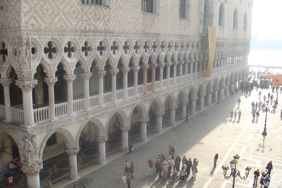 the Doge's palace is a great example of gothic Venetian arches