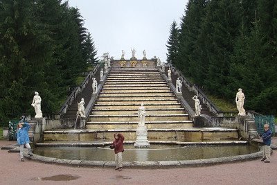 can you spot which ones are real statues?