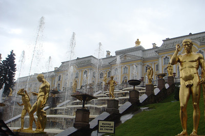 looking through the fountains toward Peterhof palace