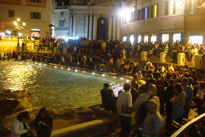 just us and a few hundred others at the fountain