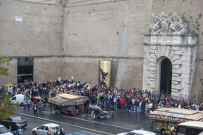 from our window, we can see the crowds waiting to enter the Vatican museum