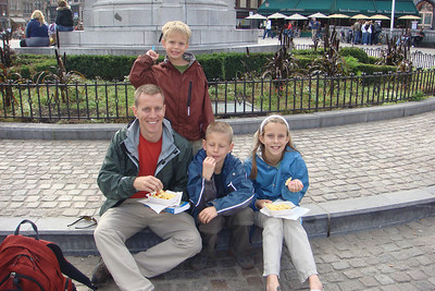 we earned some Belgian fries after that bike ride