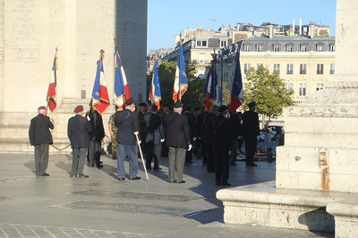 the ceremony at the tomb of the unknown soldier under the Arc