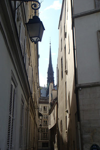 Notre Dame seen through a skinny alley