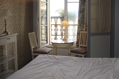 the girl's room at the Hotel du Pantheon