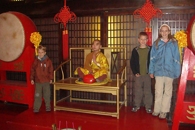 posing with a kung fu peformer before the show
