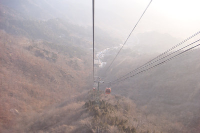 you take a cable car to the wall from here